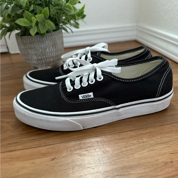 ~EUC Vans Black and White Canvas Shoes~ - Picture 2 of 5